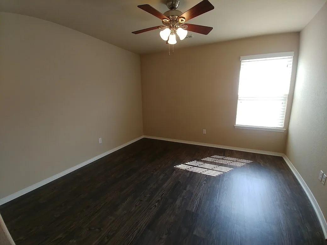 Great 3 Bedroom home in Fayetteville! Convenient to UofA and I-49! — Photo 4
