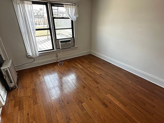 5th image of 2133 28th St #2