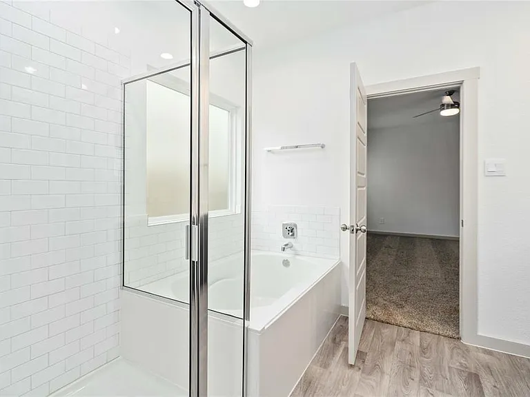 2918 Stamford Hill Ln — Photo 7