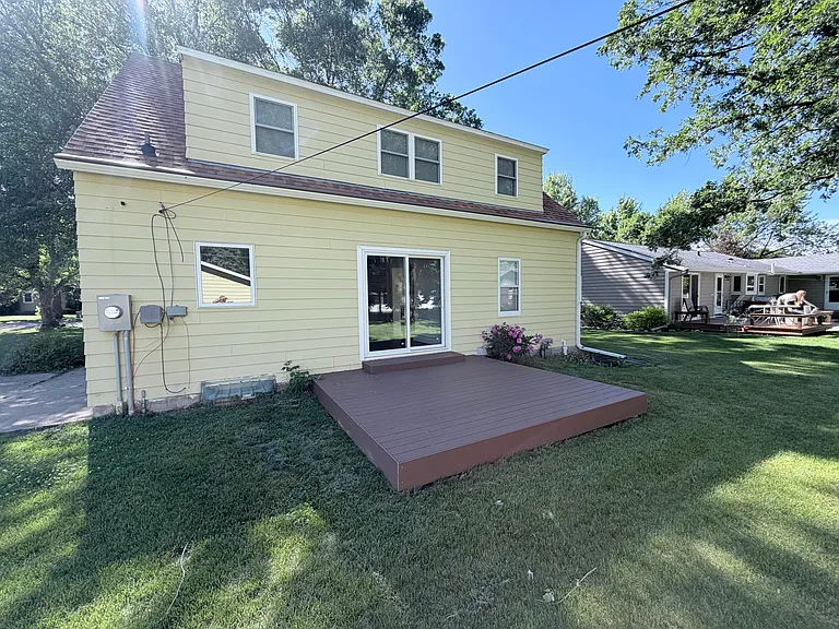 1609 Ash St — Photo 9