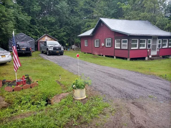 136 Lake Ave, Caroga Lake, NY 12032