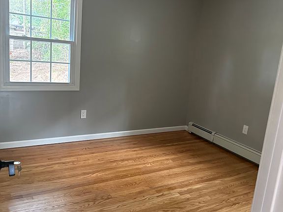 5th image of 950 W Jericho Tpke #1