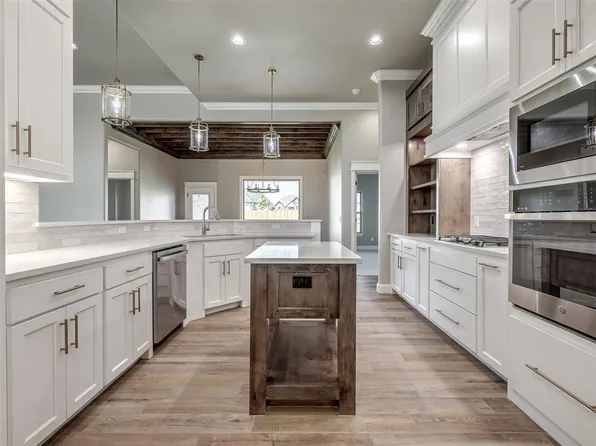 979 Dorsi Cir, Newcastle, OK 73065