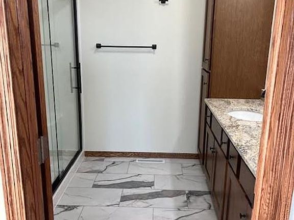 3rd image of 3626 Lincoln Ave