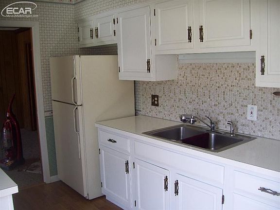 Nice backsplash.