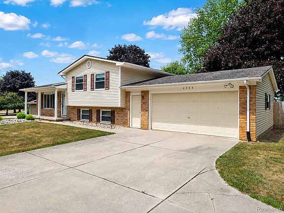 2nd image of 6534 Meadowwood Ln