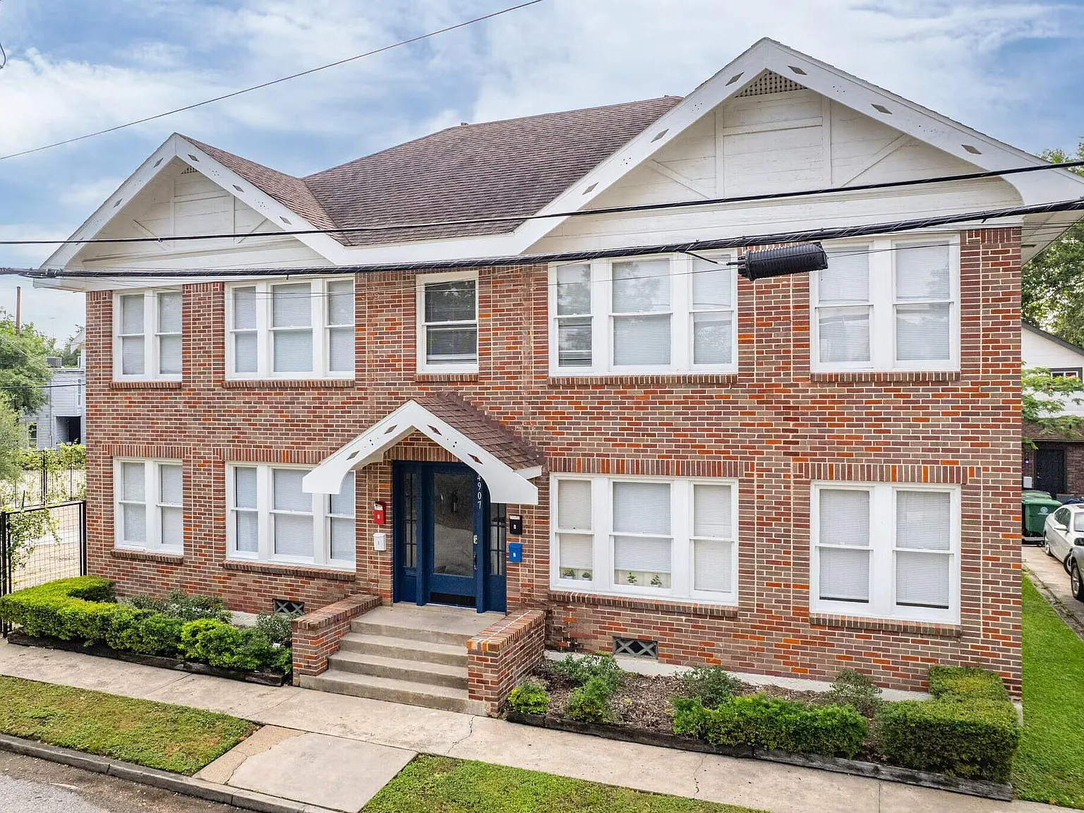 2 bed, 1.0 bath, 712 sqft, $1,600 — Photo 1