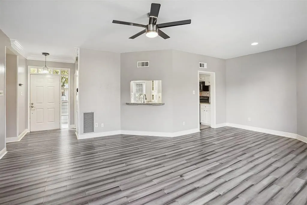 2 bed, 2.5 bath, 1412 sqft, $2,200 — Photo 4