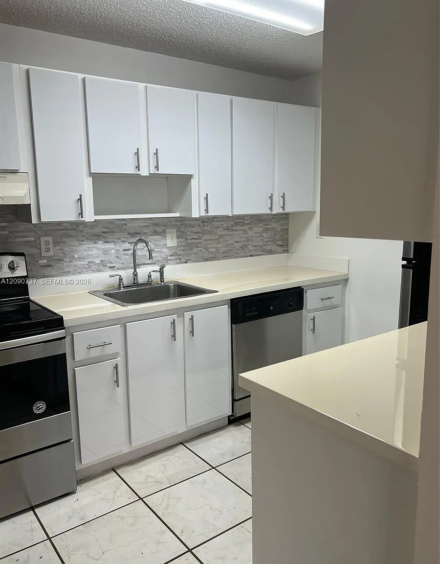 Carmel Lakes Condo No 4 — Photo 1