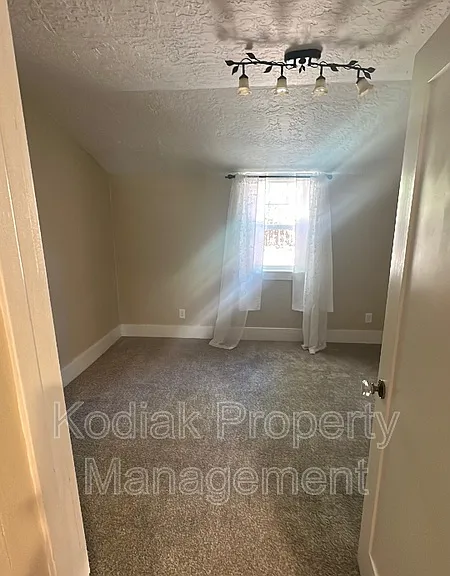 312 N 100 E — Photo 12