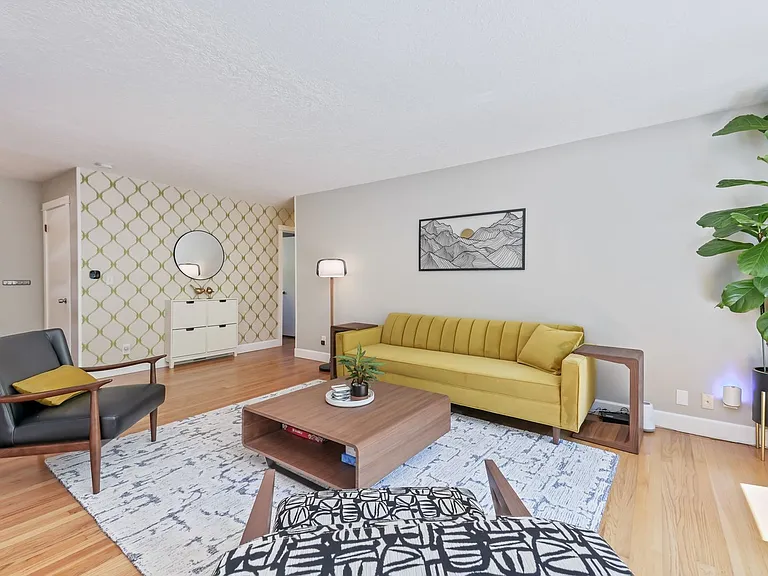 5530 SW Logan Ct — Photo 8