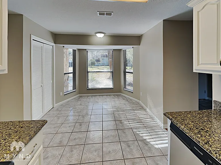 3315 Blackfoot Trl S — Photo 6