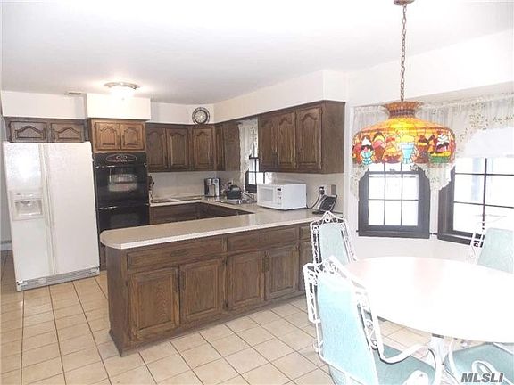 3rd image of 12 Amber Ct