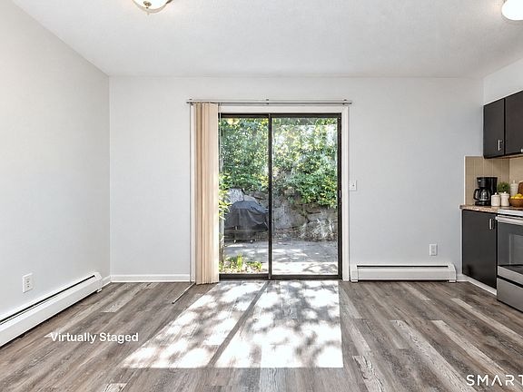 4th image of 214 Oakville Avenue #D