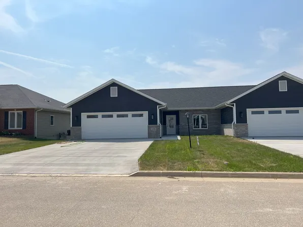 172 Mulberry Dr SE, Cascade, IA 52033