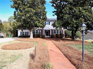 1410 Fernwood Dr, High Point, NC 27262