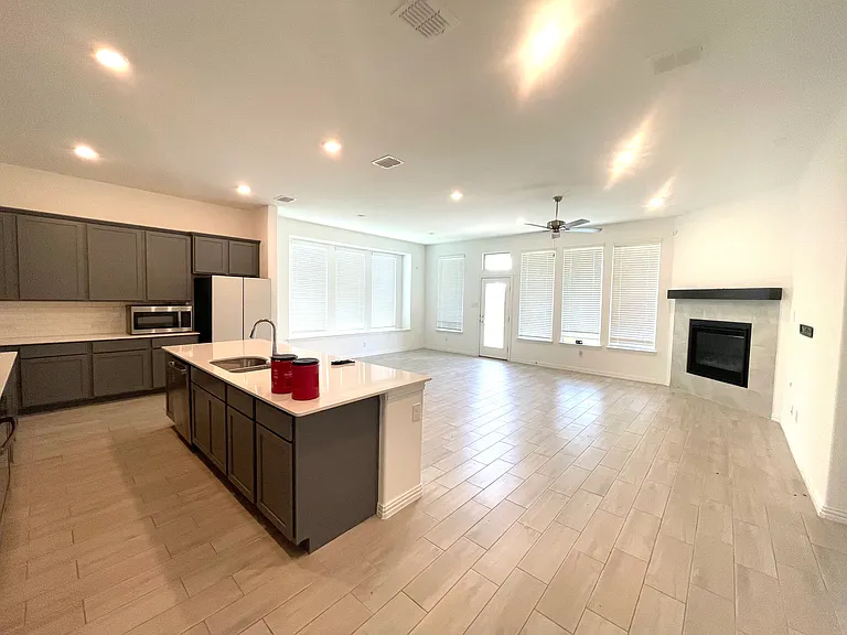 9837 Larkfield Dr — Photo 6