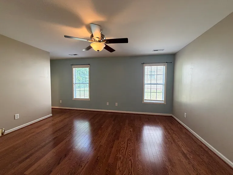 4566 Woodway Dr — Photo 16
