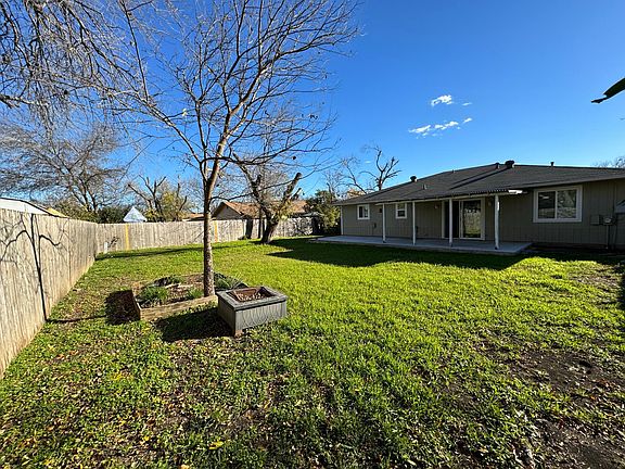 3rd image of 1304 E Mesa Park Dr