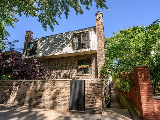 820 W Wolfram St APT B, Chicago, IL 60657