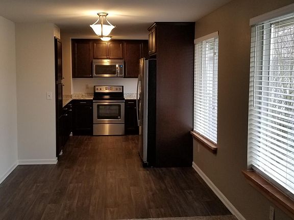 5th image of 313 Cedar Ave APT 4