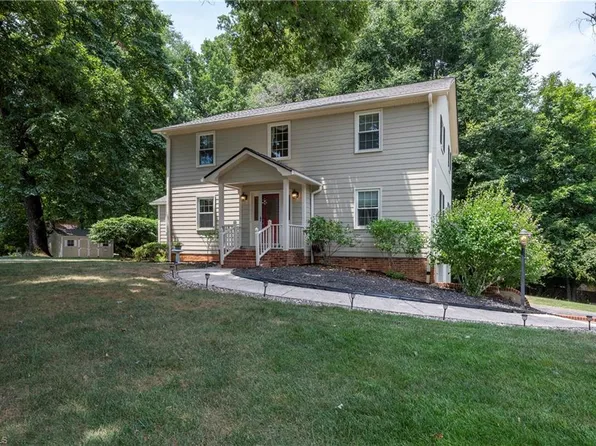 4216 Lake Cliff Dr, Clemmons, NC 27012