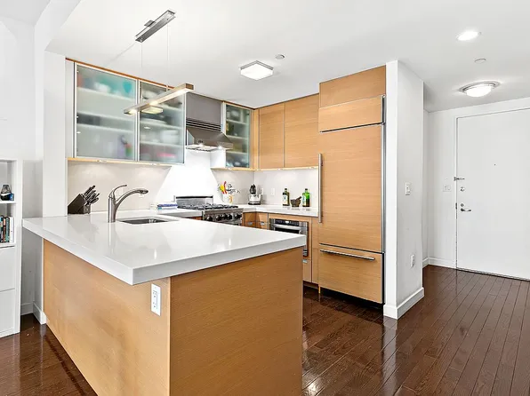 462 W 58th St APT 3E, New York, NY 10019