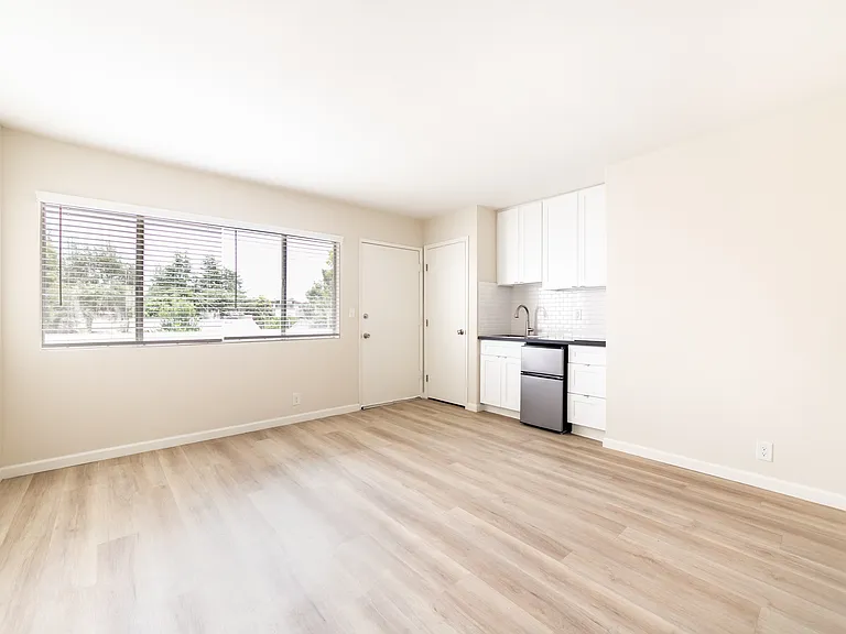 5926 Woodman Ave #10 — Photo 7