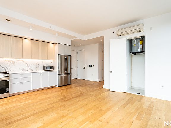 4th image of 38-38 32nd St #960