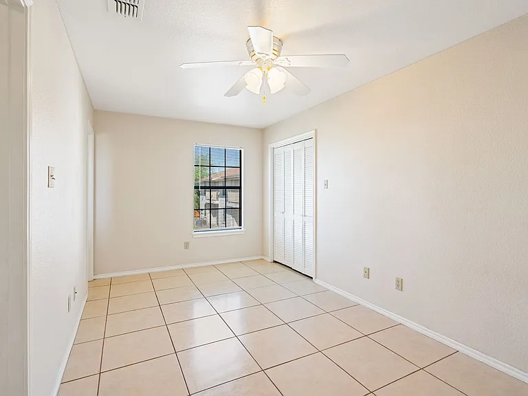 113 Ramon Cardenas Dr — Photo 17