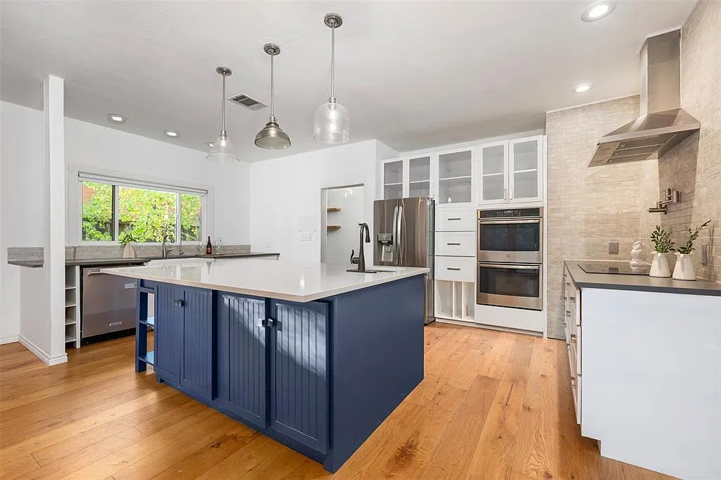 4 bed, 2.5 bath, 2210 sqft, $2,750 — Photo 4