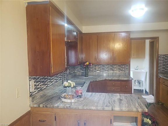5th image of 5300 Mardale Ave
