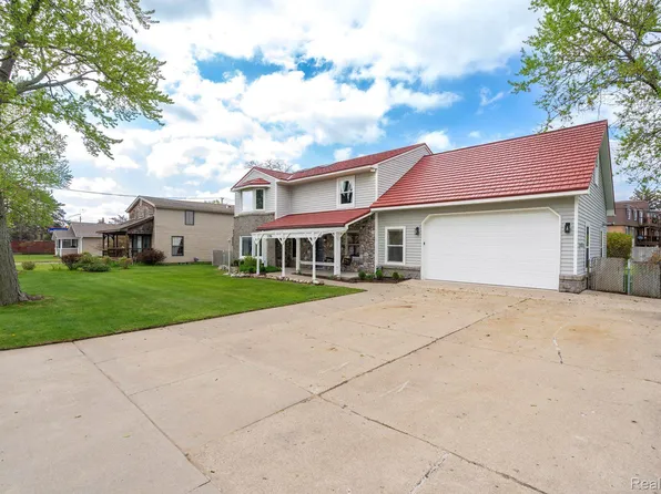 3246 Millwall Ave, Keego Harbor, MI 48320