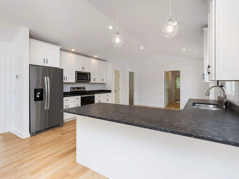 562 N Bayard Ave