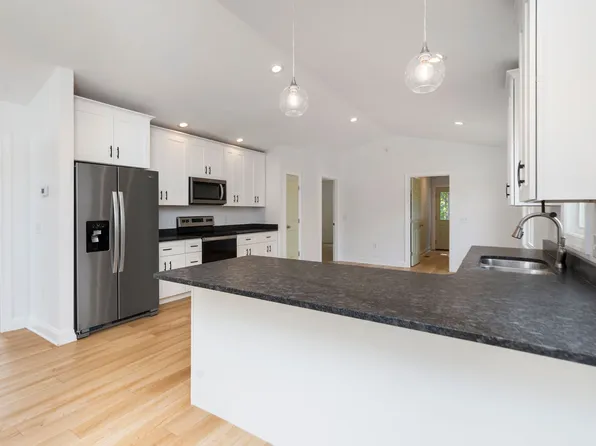 562 N Bayard Ave, Waynesboro, VA 22980