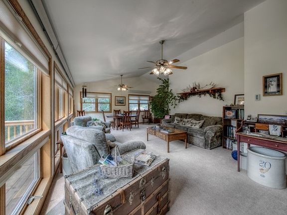 4th image of 811 Bishop Mountain Dr
