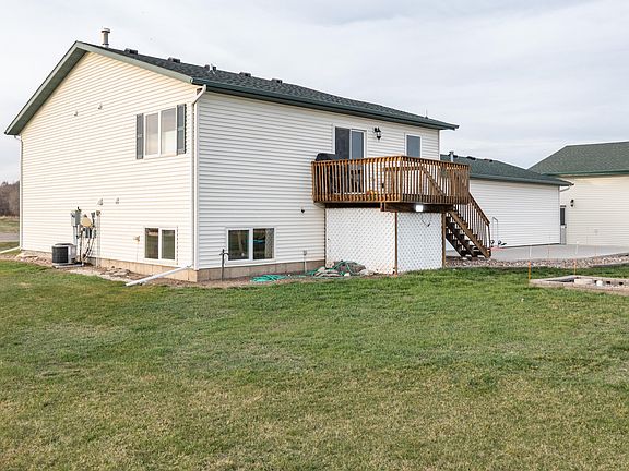3rd image of 1001 Sunflower Dr