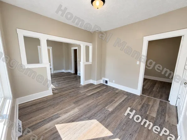2338 S 21st St, Omaha, NE 68108