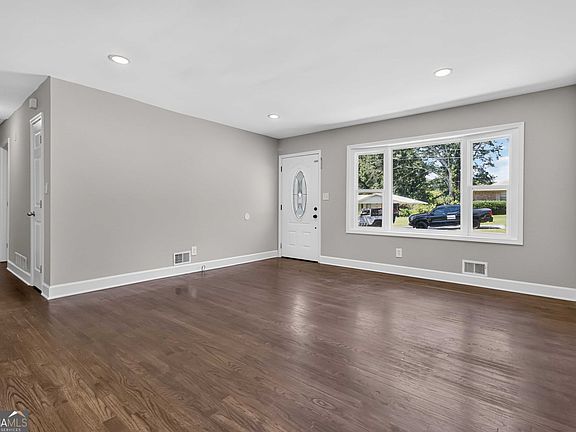 5th image of 4223 Theresa Ct