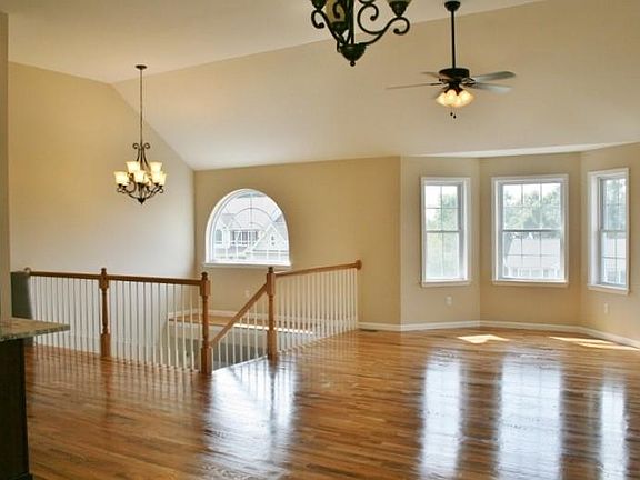 2nd image of 69 Rebecca Dr