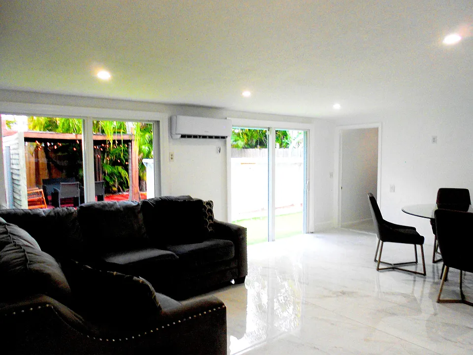 817 NW 30th Ct