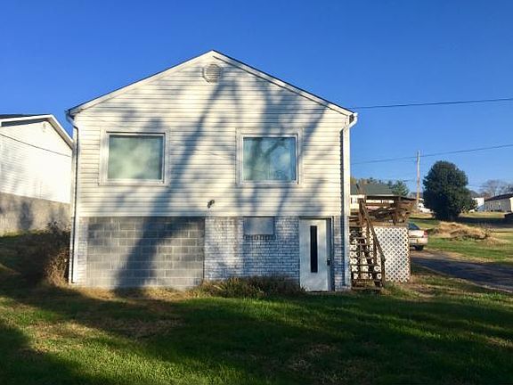 5th image of 2028 Charlotte St