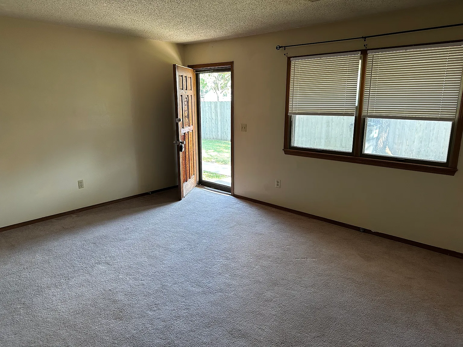 2 bed, 650 sqft, $700 — Photo 4