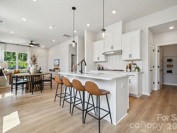 3rd image of 3166 Beacon Heights Rd