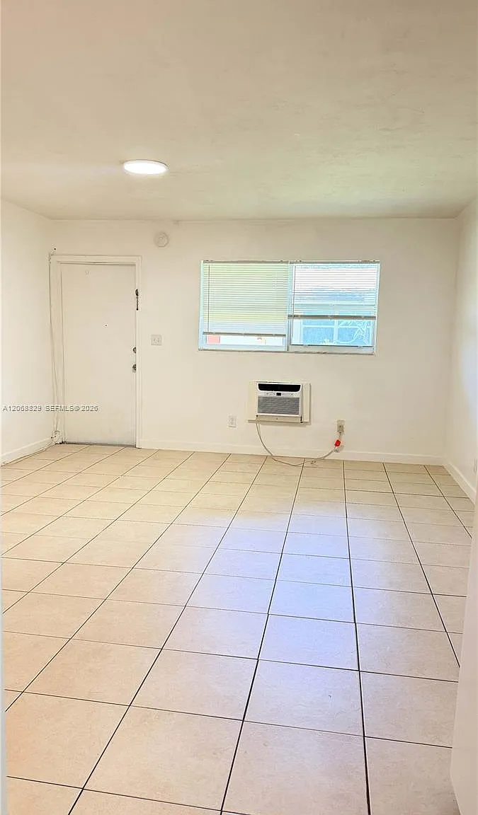 Hollywood Annex Re-Sub — Photo 1