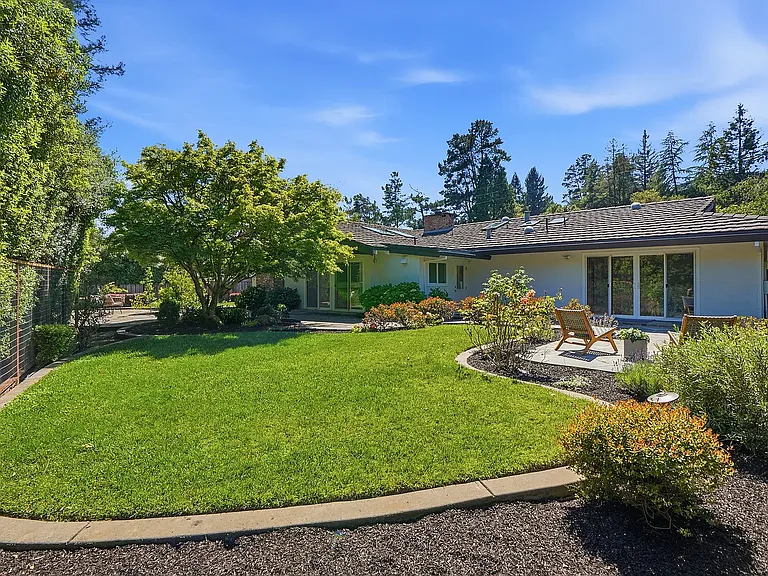 260 Corliss Dr — Photo 16