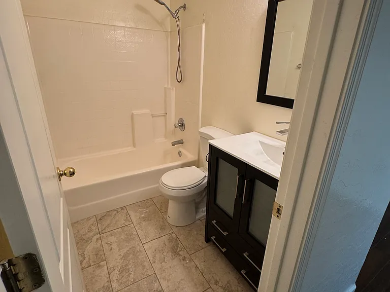 1727 E Pontiac Dr — Photo 29