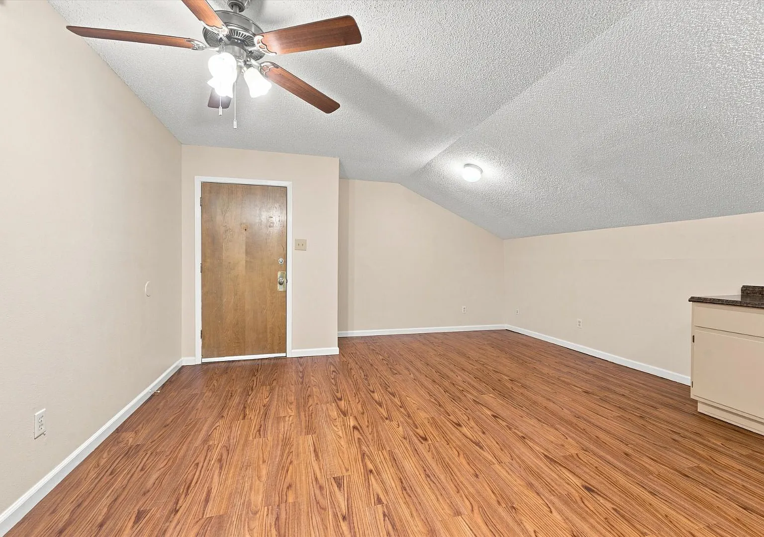 410 W Franklin St - 410 Franklin St Unit 10 — Photo 3