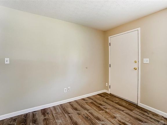 3rd image of 2220 Los Arrow Dr