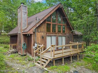 7126 Woodbridge Dr W, Bushkill, PA 18324